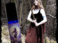 BOUDICA Perfume Oil - Honey mead, highland heather, roasted grains, firewood, leather, fog and forest