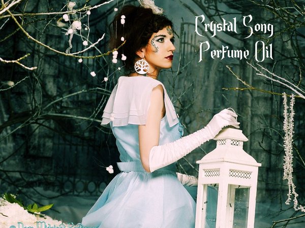 Crystal Song ™ Perfume Oil - Golden Amber, White Carnations, Sandalwood, Moon Flower, Vanilla Bean, Vetiver - Fantasy Perfume